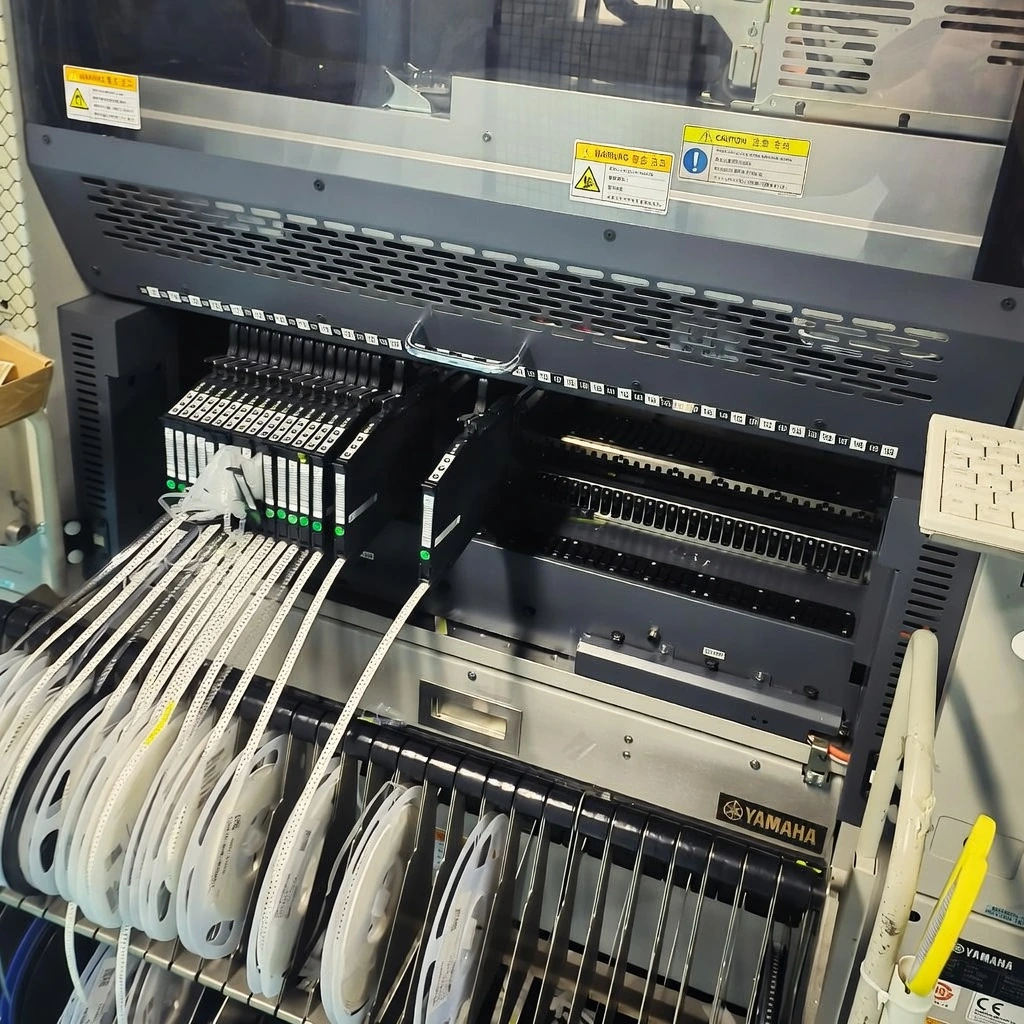 SMT placement machine with loaded component feeders